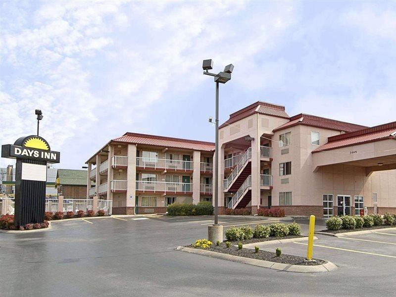 Super 8 By Wyndham Nashville Near Downtown / I-40 Extérieur photo