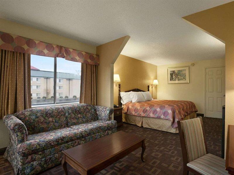 Super 8 By Wyndham Nashville Near Downtown / I-40 Extérieur photo