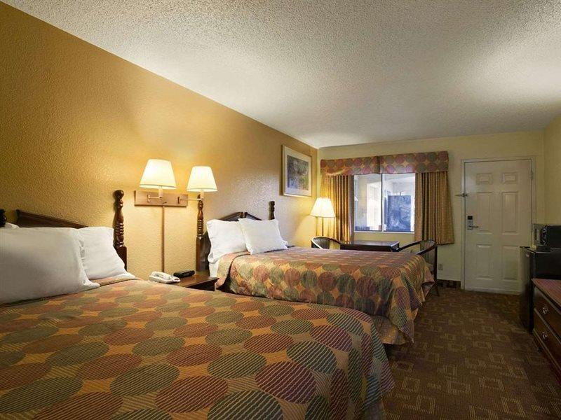 Super 8 By Wyndham Nashville Near Downtown / I-40 Extérieur photo