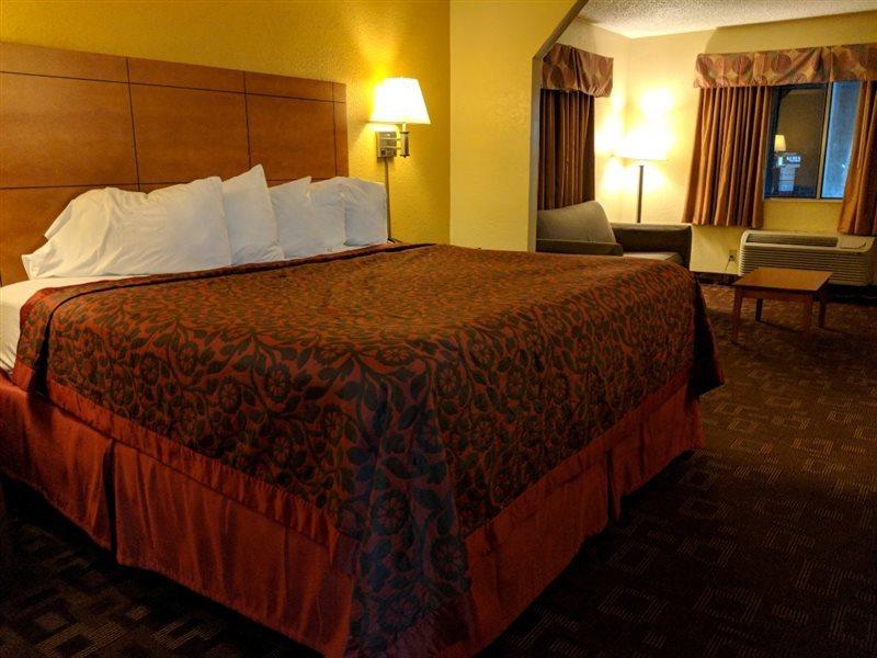 Super 8 By Wyndham Nashville Near Downtown / I-40 Extérieur photo