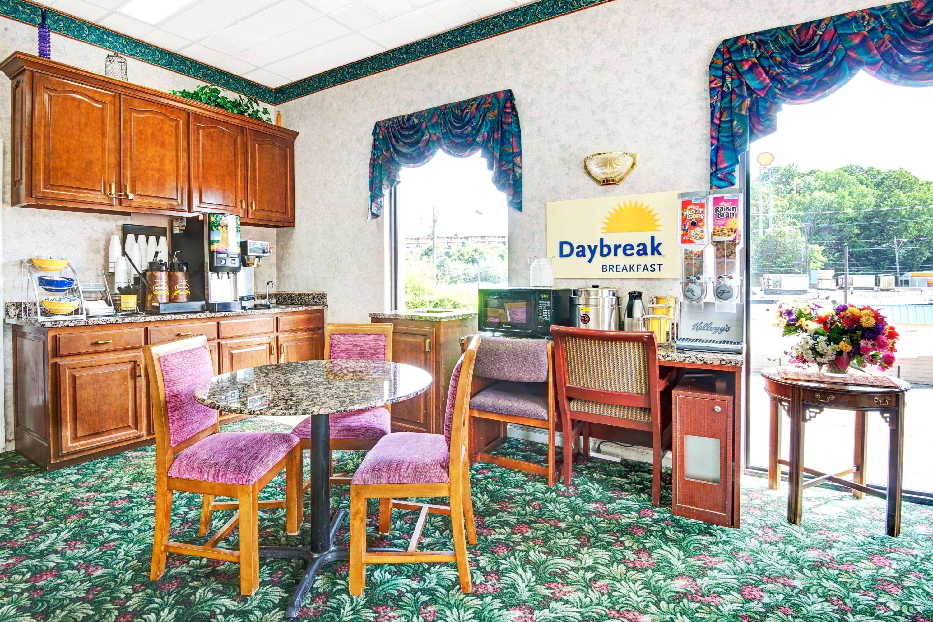 Super 8 By Wyndham Nashville Near Downtown / I-40 Extérieur photo